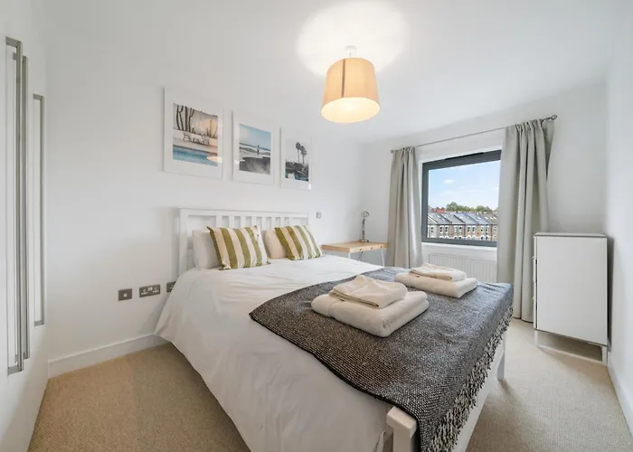 Charming Modern Flat In Battersea
