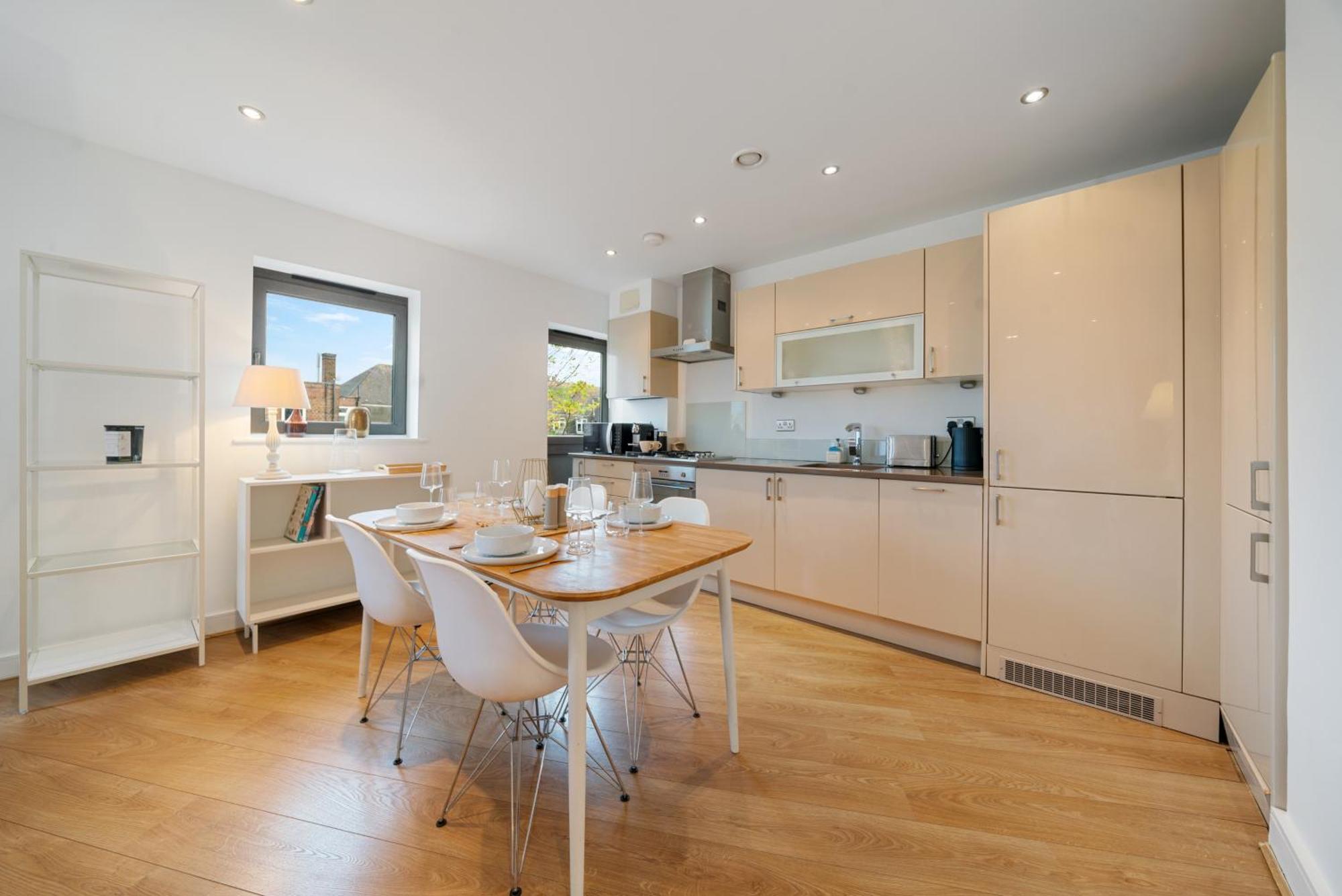 Charming Modern Flat In Battersea Апартаменты *